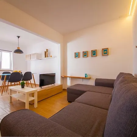 A31 - Tamar Top-floor Flat * لاغوس