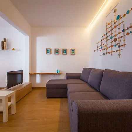 A31 - Tamar Top-floor Flat